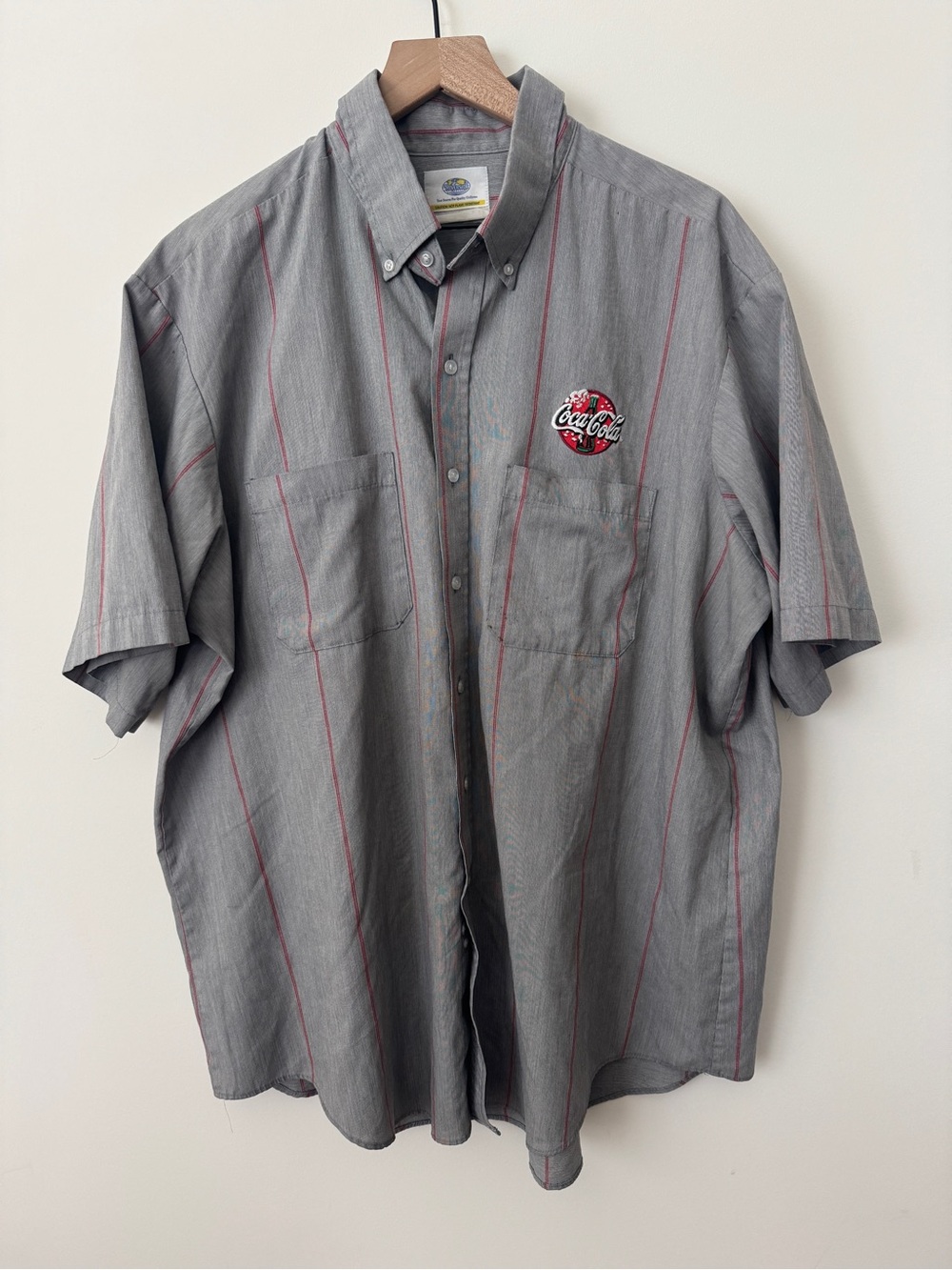VNTG Coca Cola Gray Striped Short-Sleeve Button-Up Shirt Men’s Large